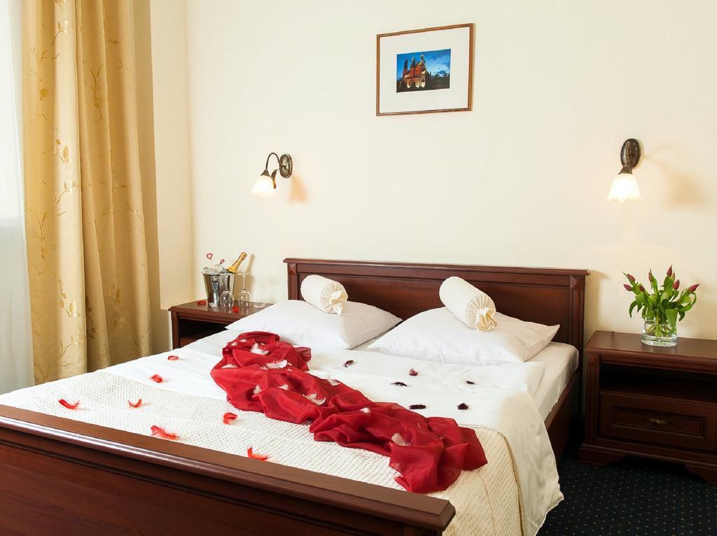 Hotel Arkadia Legnica Oda fotoğraf