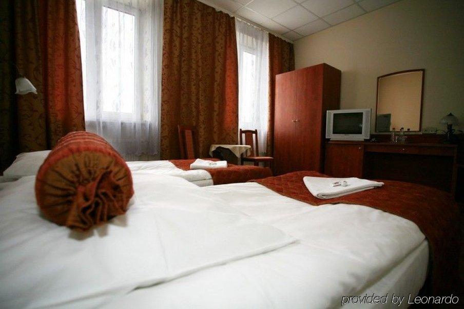 Hotel Arkadia Legnica Oda fotoğraf
