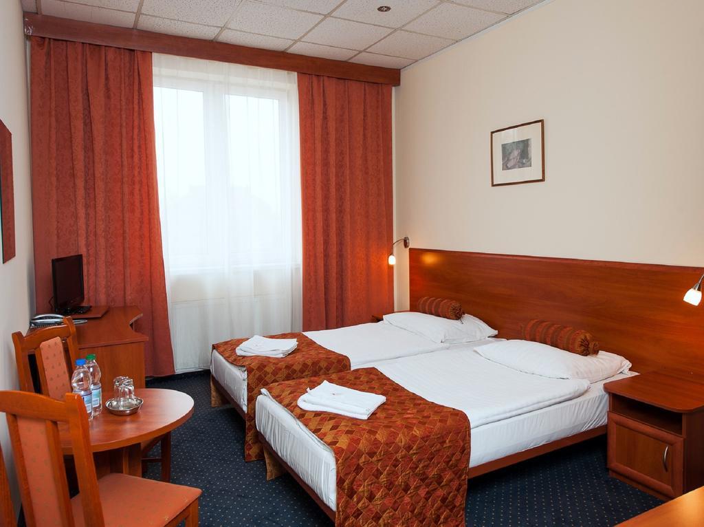 Hotel Arkadia Legnica Dış mekan fotoğraf