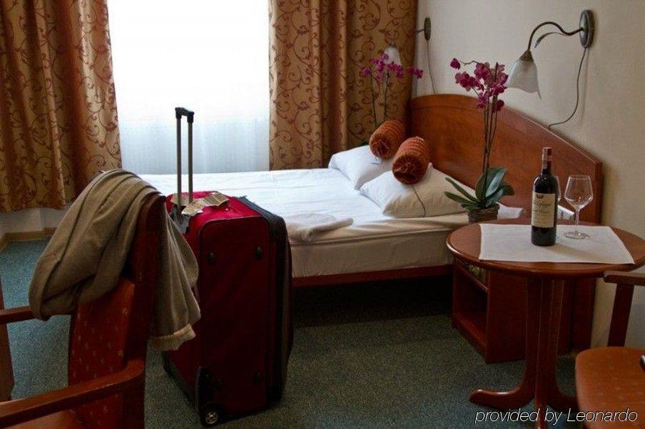 Hotel Arkadia Legnica Dış mekan fotoğraf